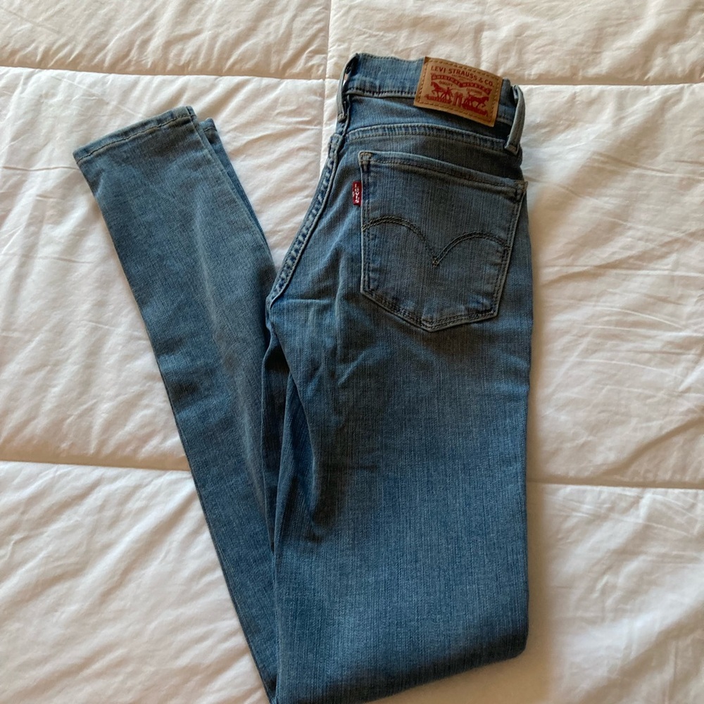 Levi 701 Super Skinny Jeans